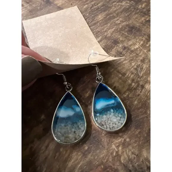 Handmade resin ocean earrings - Picture 2 of 2